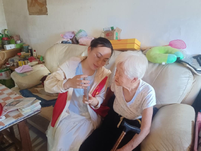 炎夏送关怀，服务暖人心——紫荆岭社区开展高龄老人走访慰问及防中暑宣传