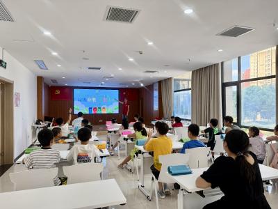 白鸭寺社区暑托班开展“垃圾分类，从我做起”主题科普活动