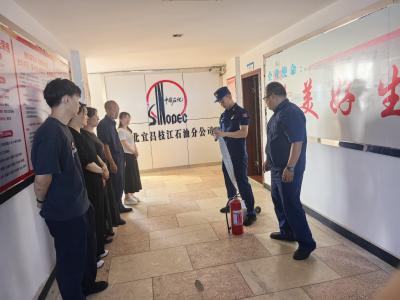 枝江消防深入重点单位开展“六熟悉”及实战演练