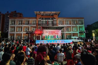 董市社区：移风易俗展演开演  文化惠民点亮夏夜新风​