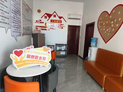 工会驿站为户外劳动者撑起“清凉伞”