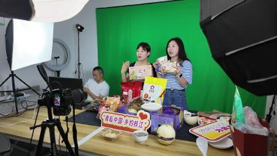 枝江青年直播助农 以青春之力赋能乡村振兴