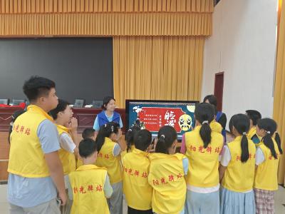 顾家店镇“阳光驿站”开展“欣赏脸谱”活动