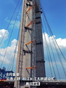 8月盛夏，云卷云舒，枝江长江大桥建设忙~
