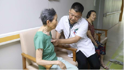 润宁养老服务中心联合市人民医院开展爱心义诊活动