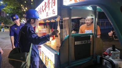 枝江多部门派驻“特派员”守护夜市烟火气