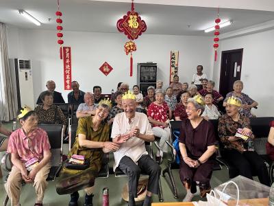 枝江市社会福利院举办八月集体生日会 共庆生辰暖意融融