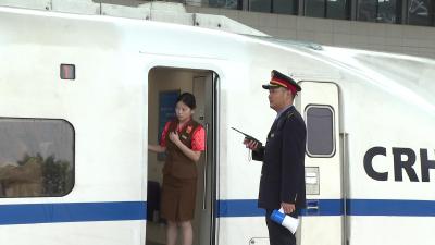 枝江：交通人坚守一线 护航双节出行路