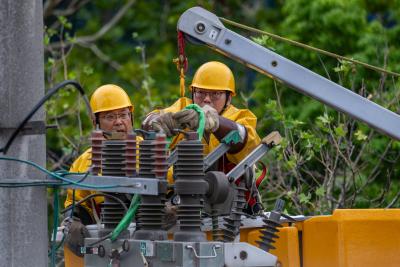 “发电机保电 + 带电作业” 模式 实现小区电力消缺 “零影响”