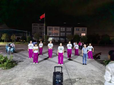 王家店村：广场舞排练掀热潮  邻里共舞迎国庆