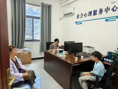 沈家店村：“爱心妈妈”温情护航 祖孙共解“心”难题