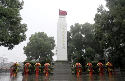 枝江市举行烈士纪念日向英雄烈士敬献花篮仪式