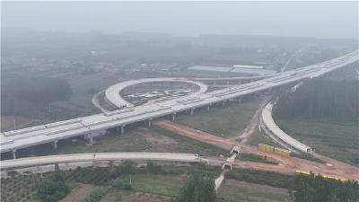 枝江长江大桥建设加速 国庆期间建设者坚守岗位