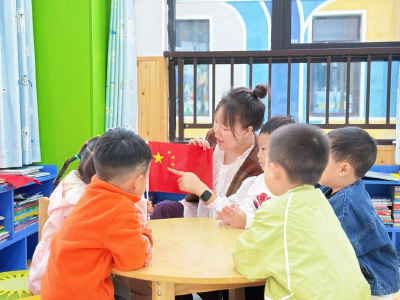 枝江市丹阳幼儿园：童心绘双节 家国情怀绽校园