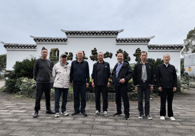 枝江：军休干部漫步青龙山 尽享秋日好时光