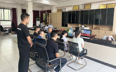 问安镇组织收看纪念中国人民抗日战争暨世界反法西斯战争胜利80周年大会