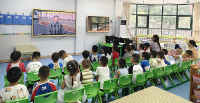 仙女镇中心幼儿园：童心观礼赞雄壮 爱国种子萌芽时 