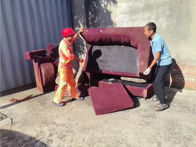 枝江城管：大件垃圾“清零”   为城市家园“美颜”