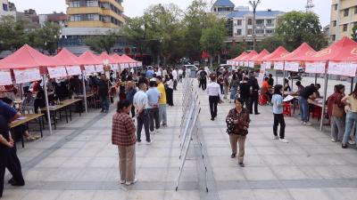 枝江市举办2025年金秋招聘月暨返乡人员就业专场招聘会