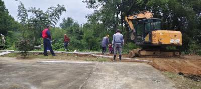 青龙山村道路修复与硬化工程获村民点赞