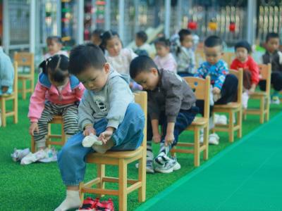 马家店中心幼儿园：自理小能手 快乐显身手