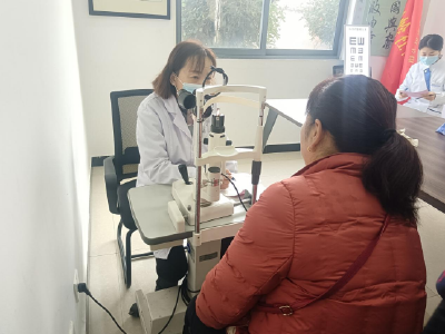 紫荆岭社区：暖心服务进社区 清晰“视”界送上门