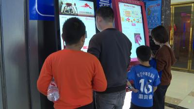 枝江“双节”期间影院人气旺 文化消费升温