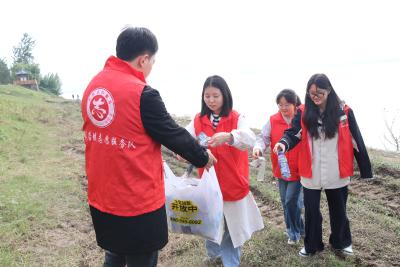 长江保护进行时！顾家店镇青年干部与管护站共筑生态防线