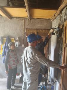 开发区供电所开展独居老人用电安全排查走访活动