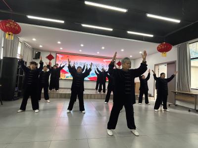 西湾社区：非遗花牌赛重阳 文化敬老显温情