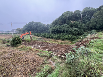 高殿寺村组织开展堰堤清淤加固