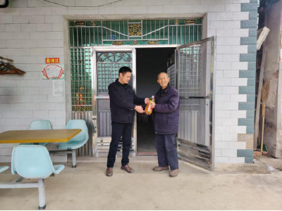 刘家冲村：庭院“焕新”添活力 积分兑换促文明