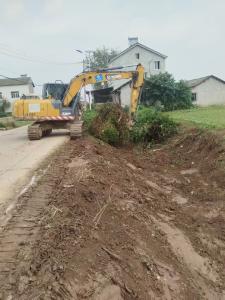 清淤疏渠解民忧 新场村金大路沟渠旧貌焕新颜