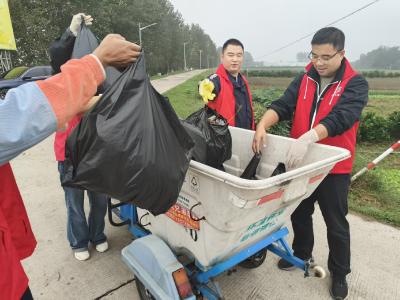 同济垸村：“清亲长江” 志愿行 垃圾 “清零” 保清波