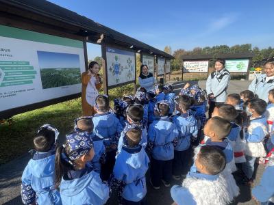 仙女镇中心幼儿园赴牛郎山牛业小镇开展户外实践活动