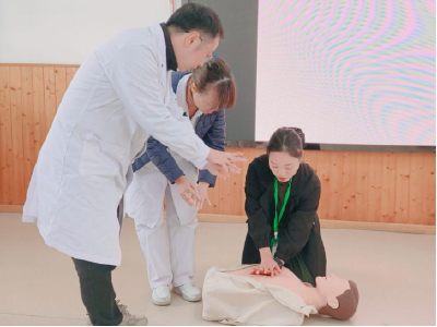 枝江市友谊路幼儿园举办家委会暨“家长进课堂”体验活动