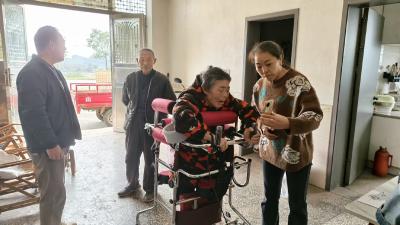 青龙山村：上门认证暖人心 贴心服务解民忧