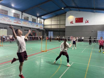 枝江市2025年“文化宫杯”职工羽毛球赛挥拍开赛