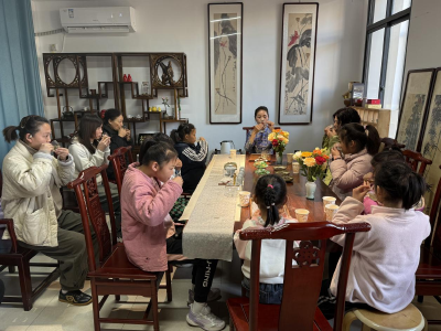 熊家窑社区：茶香润心传温情 亲子同行话感恩