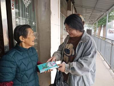 情暖寒冬 爱润民心——顾家店社区为困难家庭发放捐赠物资