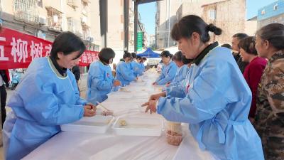 五柳树市场上演“技能大比拼” 商户亮绝活 居民齐喝彩