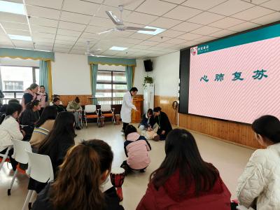 “两个120”牢记心间 市中医医院开展“中国心梗救治日”健康宣教活动