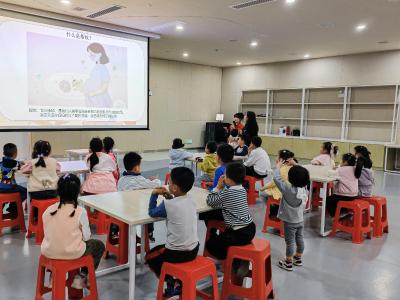 市科技馆开展“指纹的秘密”主题科普活动