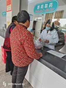 问安镇卫生院为严重精神障碍患者免费发药