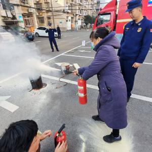 五柳树社区开展“关注消防 生命至上”主题消防演练活动