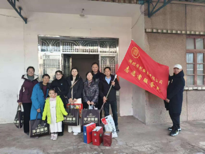 百里洲镇：统战聚力暖童心 爱心捐助护成长