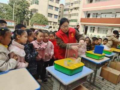 岛上来了“流动科技馆” 点亮学生科技梦