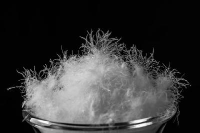 每天穿羽绒服12小时，男子呼吸衰竭抢救，肺都变成这样了，医生：这类衣服警惕