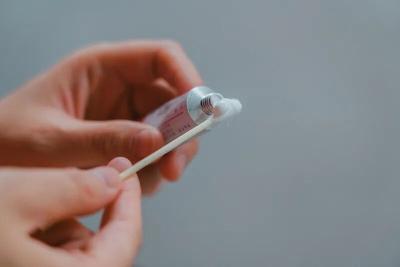 红霉素软膏千万不能这样用！赶紧告诉家里人