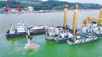 长江宜昌段24小时连续疏浚维护保畅通 “长鹰”俯冲江底精准破岩